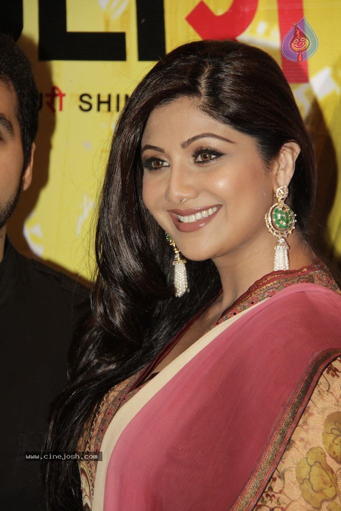Bolly Celebs at English Vinglish Premiere Show - 18 / 115 photos