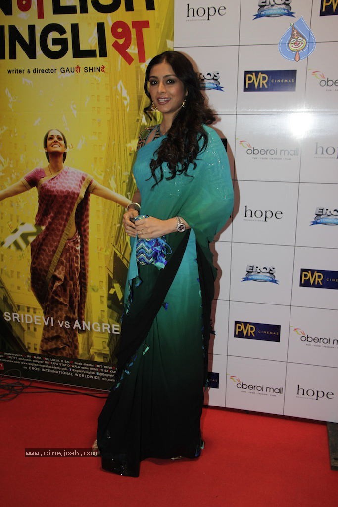 Bolly Celebs at English Vinglish Premiere Show - 48 / 115 photos