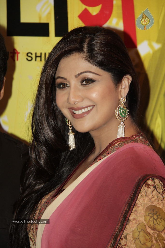 Bolly Celebs at English Vinglish Premiere Show - 101 / 115 photos