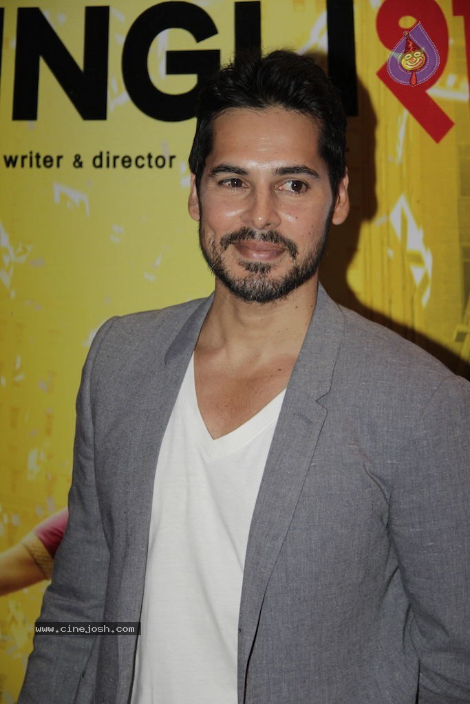 Bolly Celebs at English Vinglish Premiere Show - 102 / 115 photos