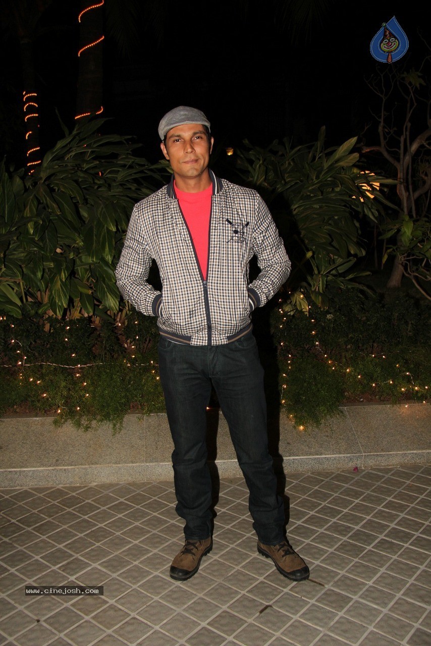 Bolly Celebs at Farah Khan Bday Party - 101 / 120 photos