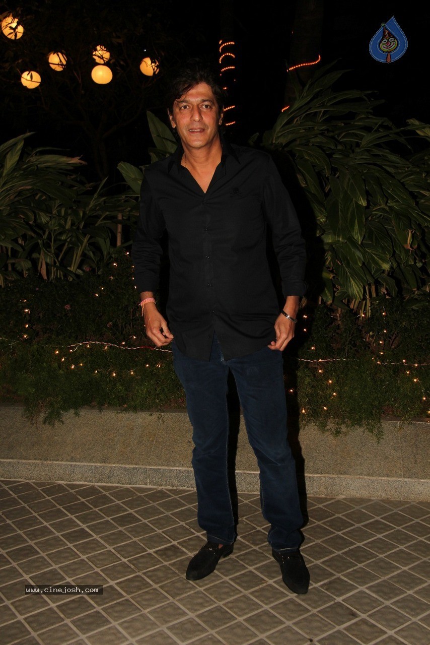 Bolly Celebs at Farah Khan Bday Party - 118 / 120 photos