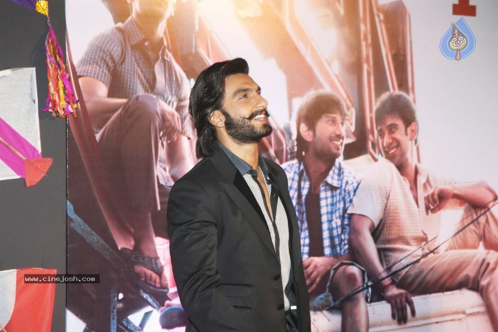 Bolly Celebs at Film KAI PO CHE Premiere - 71 / 82 photos