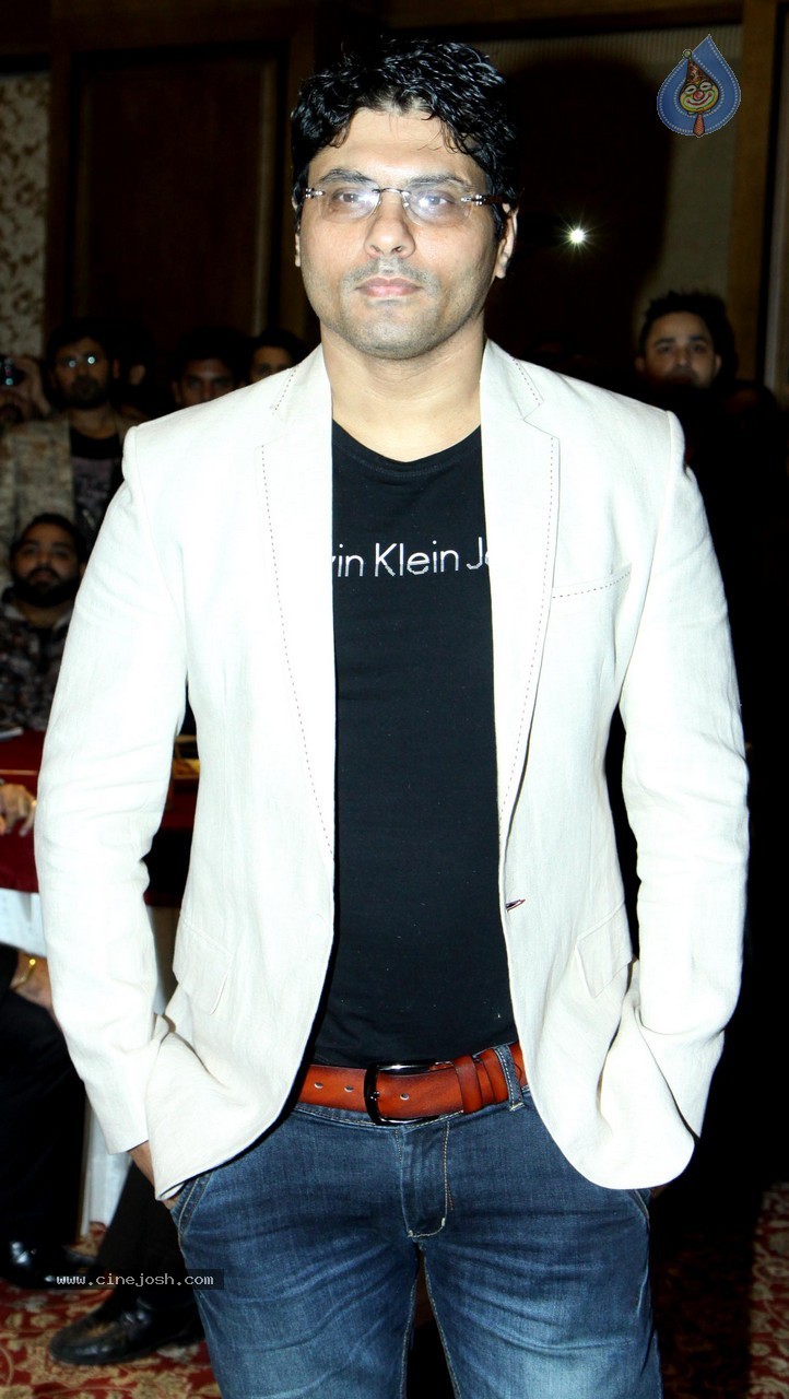 Bolly Celebs at Film Six X Launch - 32 / 46 photos