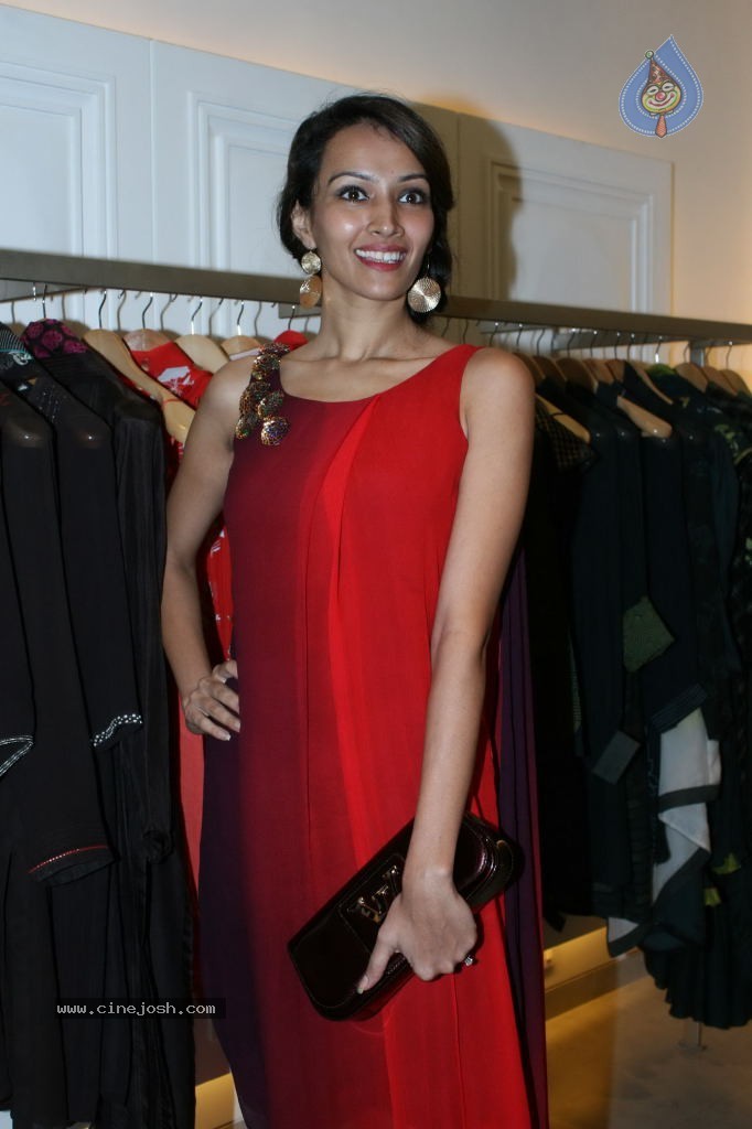 Bolly Celebs at G7 Fashion Store Launch - 22 / 49 photos