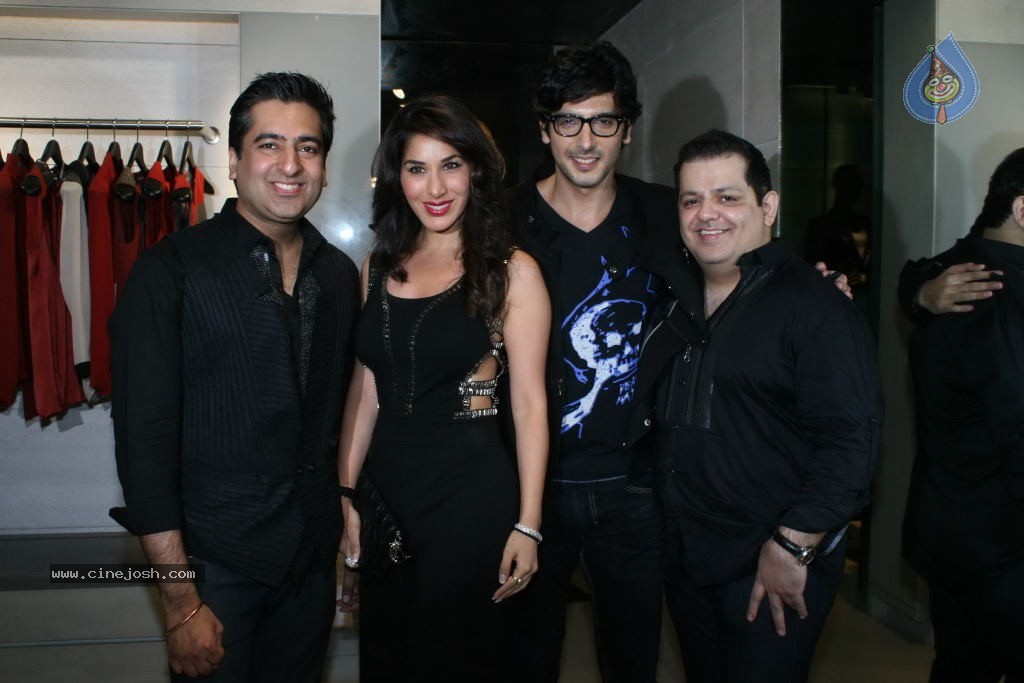 Bolly Celebs at G7 Fashion Store Launch - 25 / 49 photos