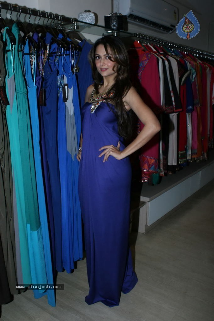 Bolly Celebs at G7 Fashion Store Launch - 35 / 49 photos