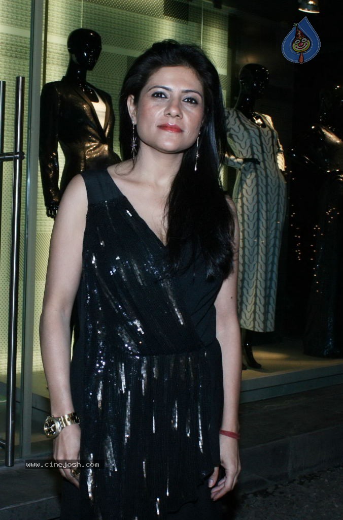 Bolly Celebs at G7 Fashion Store Launch - 46 / 49 photos