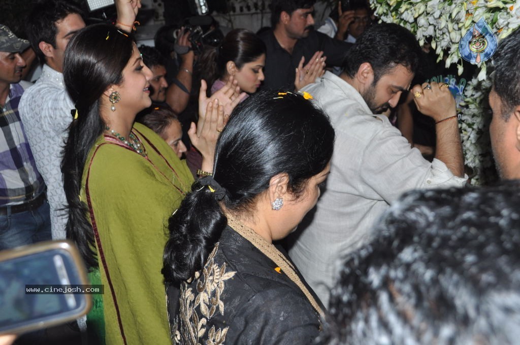 Bolly Celebs at Ganesh Visarjan Event - 33 / 106 photos