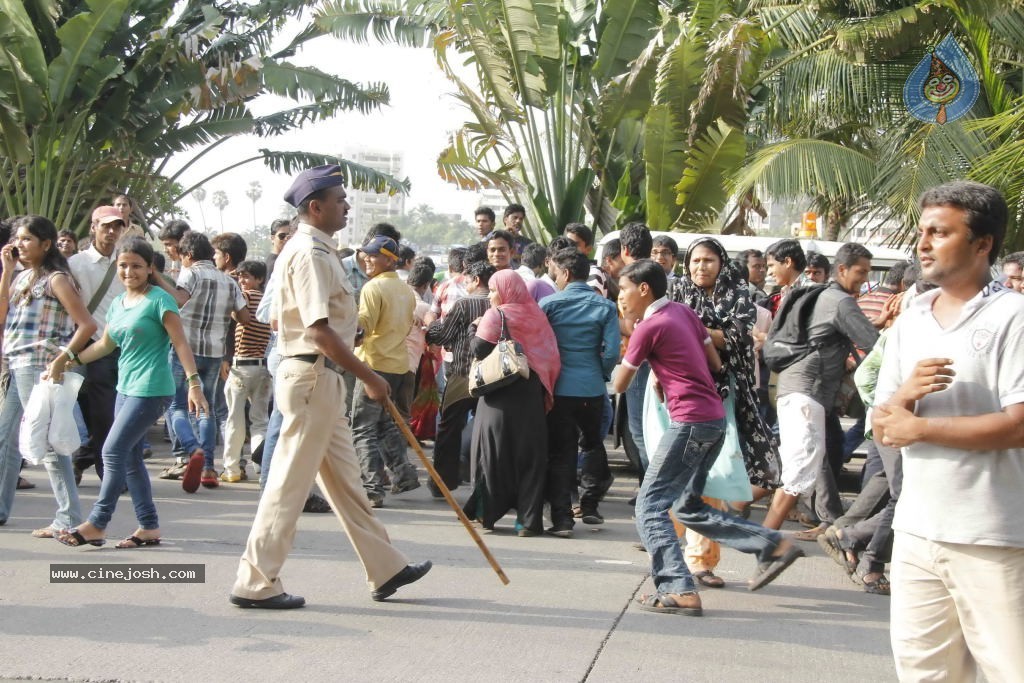Bolly Celebs at Ganesh Visarjan Event - 41 / 106 photos