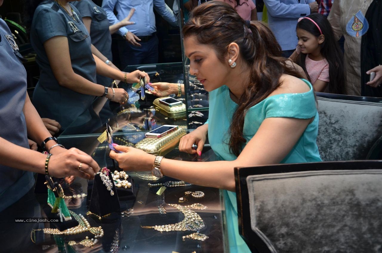 Bolly Celebs at Gehana Jewellers Event - 10 / 42 photos