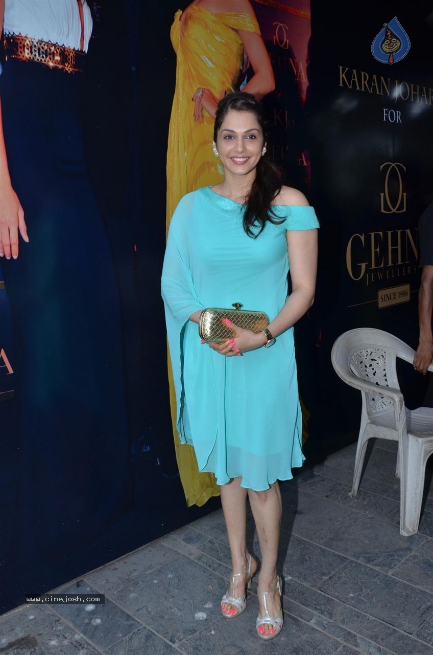 Bolly Celebs at Gehana Jewellers Event - 11 / 42 photos