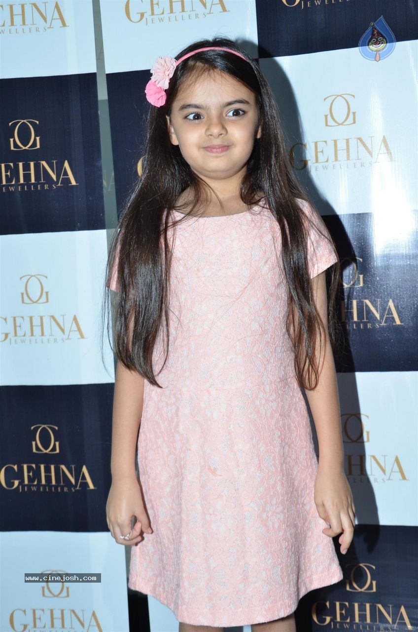 Bolly Celebs at Gehana Jewellers Event - 16 / 42 photos