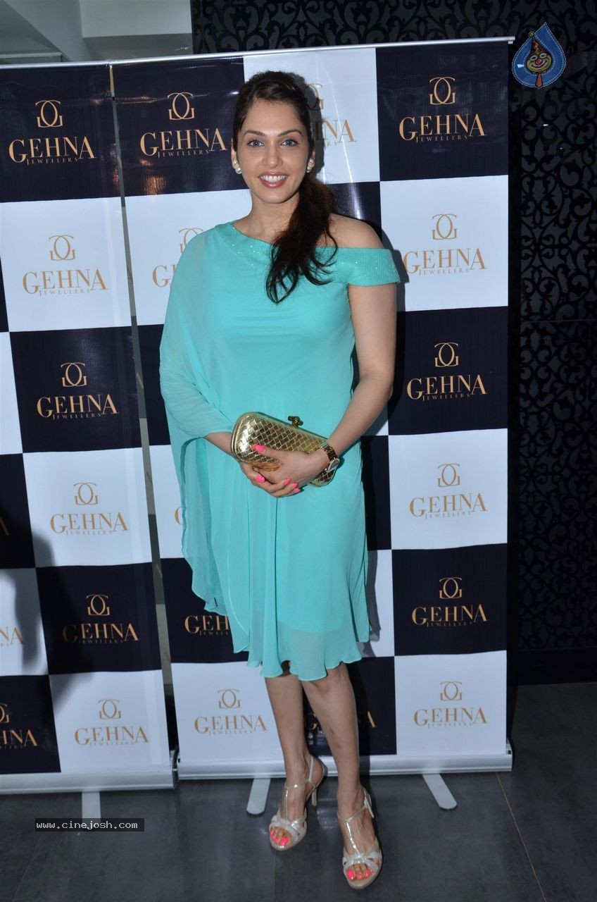 Bolly Celebs at Gehana Jewellers Event - 18 / 42 photos