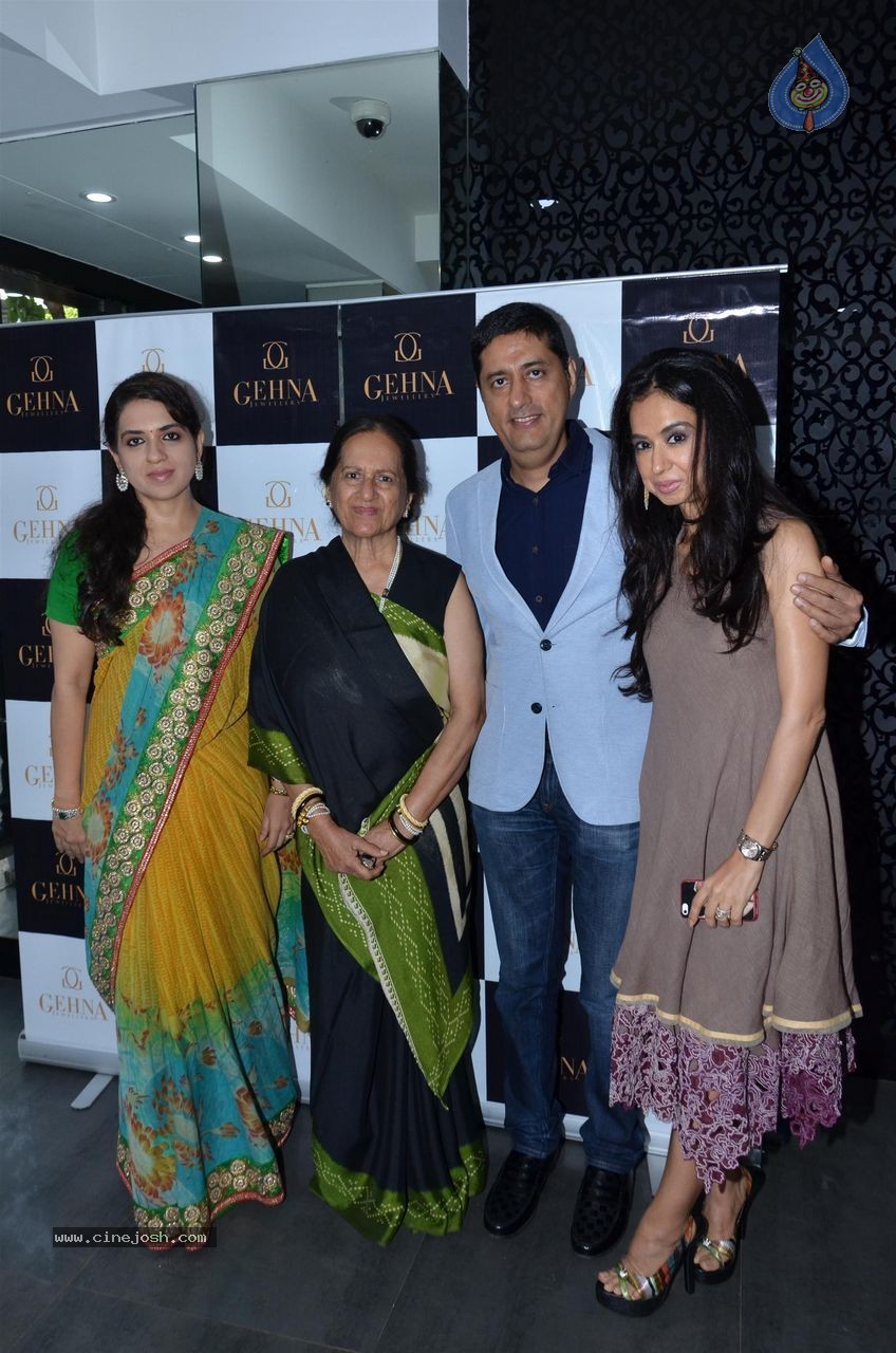 Bolly Celebs at Gehana Jewellers Event - 22 / 42 photos