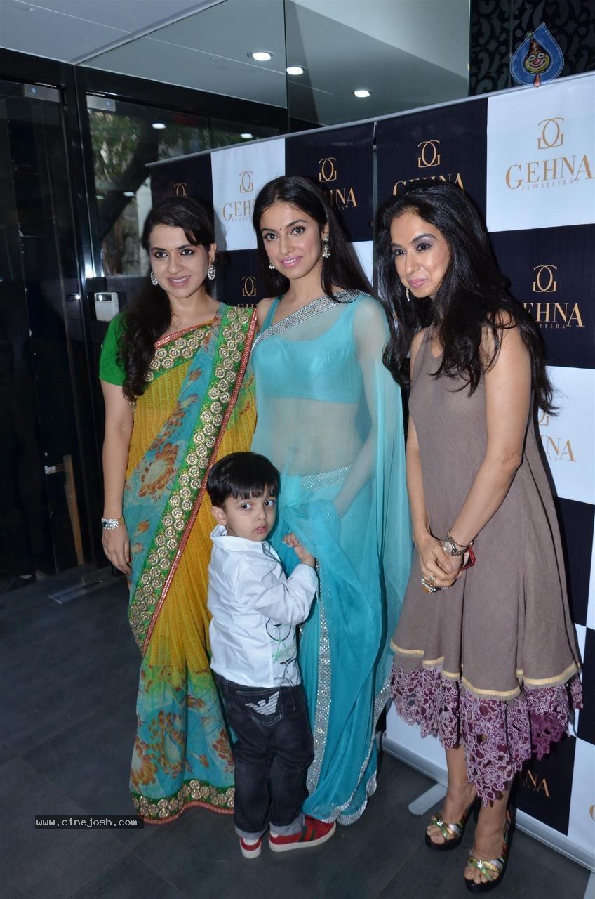 Bolly Celebs at Gehana Jewellers Event - 25 / 42 photos