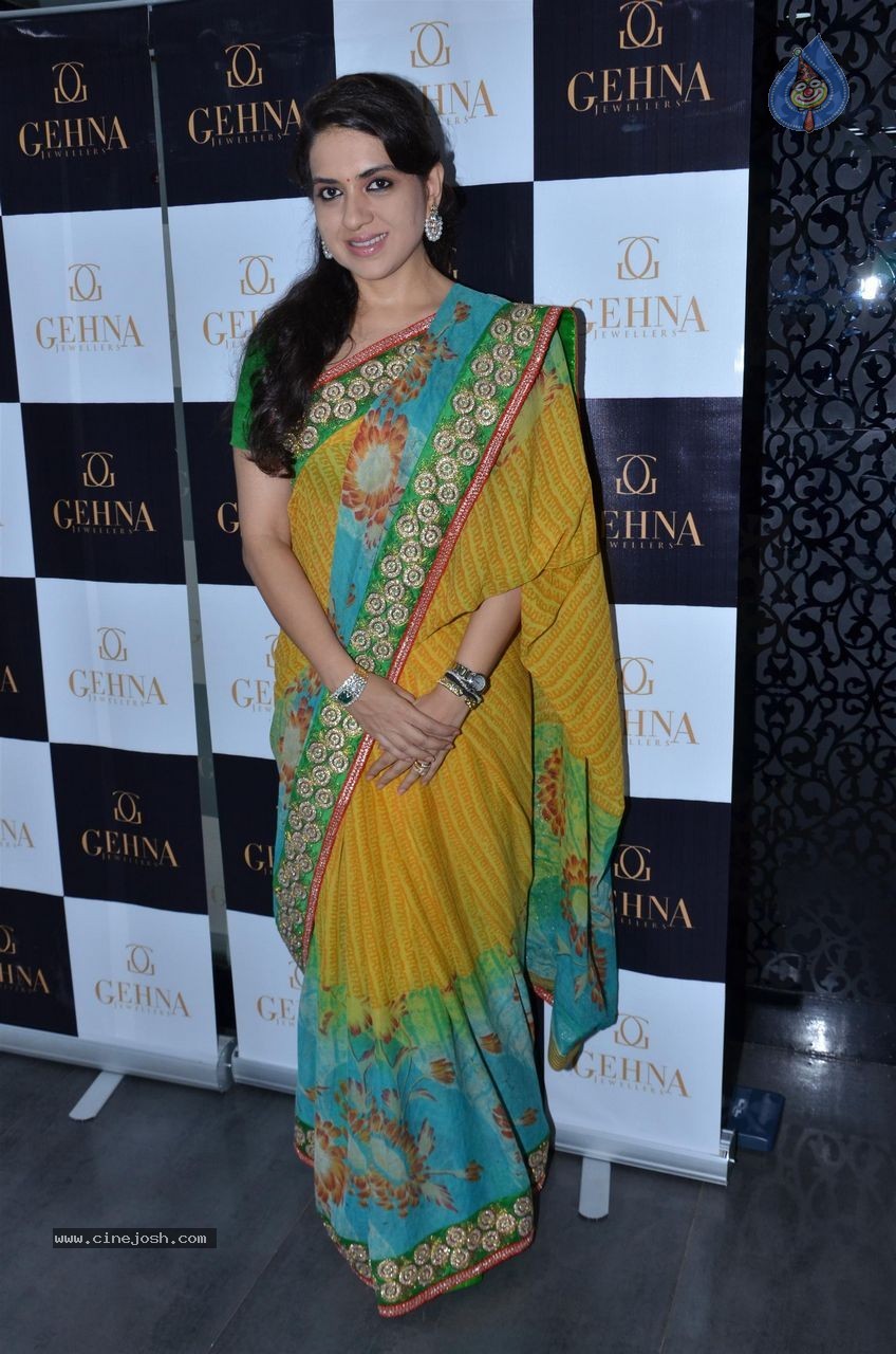 Bolly Celebs at Gehana Jewellers Event - 27 / 42 photos