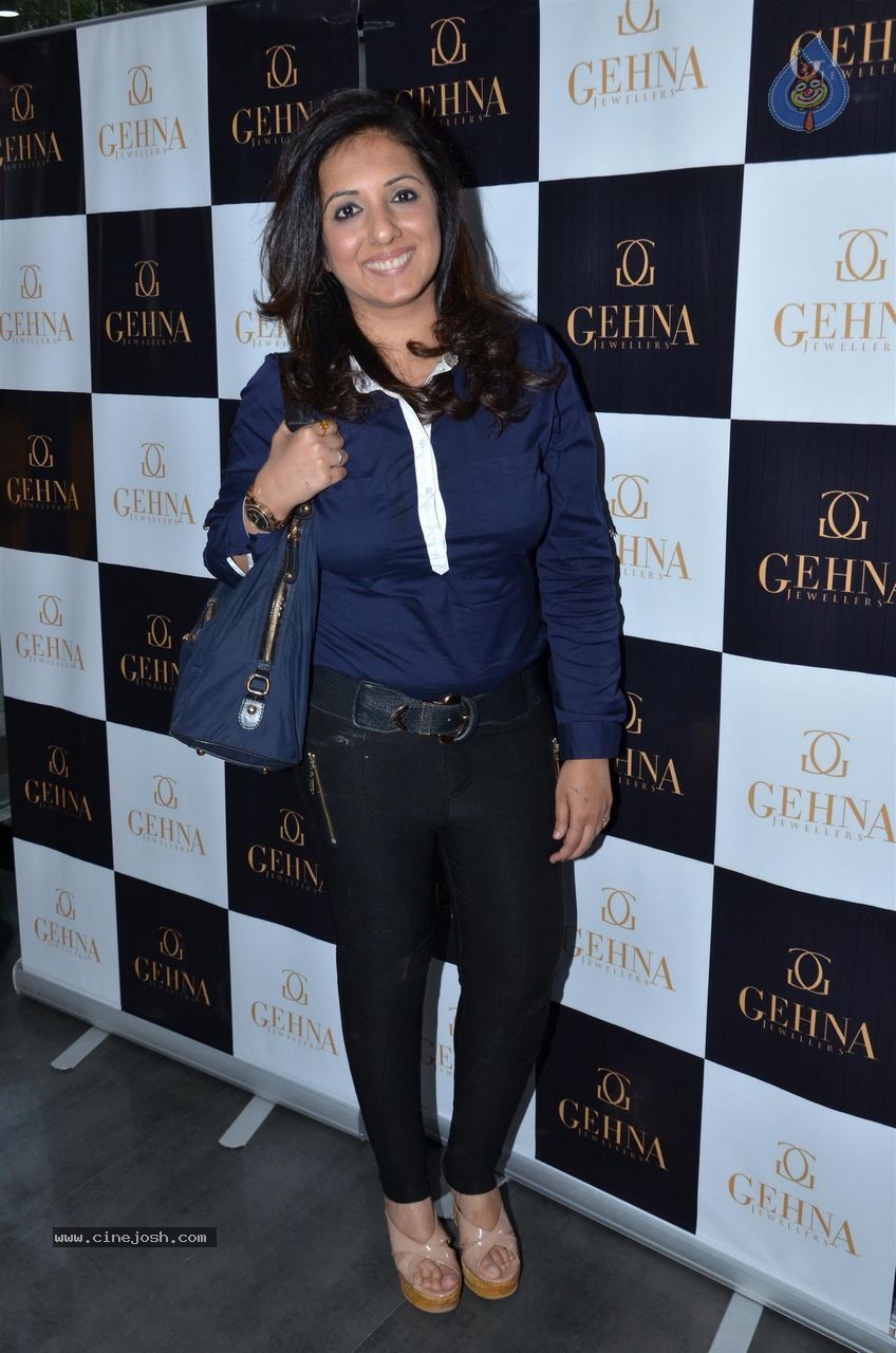 Bolly Celebs at Gehana Jewellers Event - 34 / 42 photos