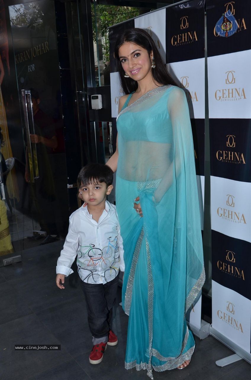 Bolly Celebs at Gehana Jewellers Event - 36 / 42 photos