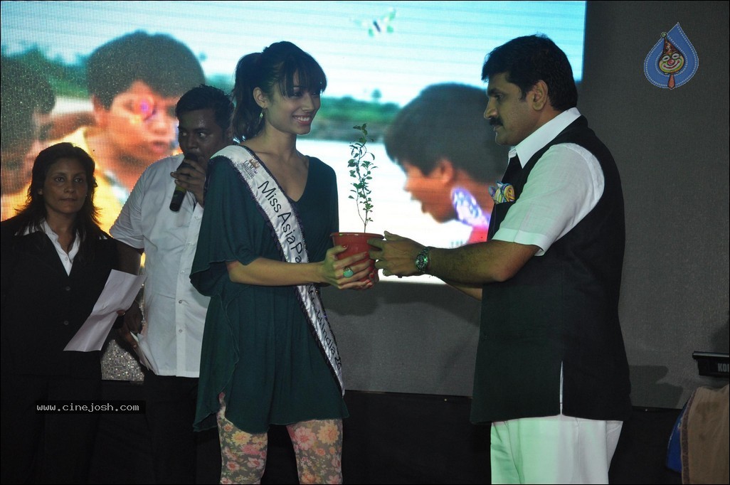 Bolly Celebs at Go Green Campaign  - 37 / 81 photos