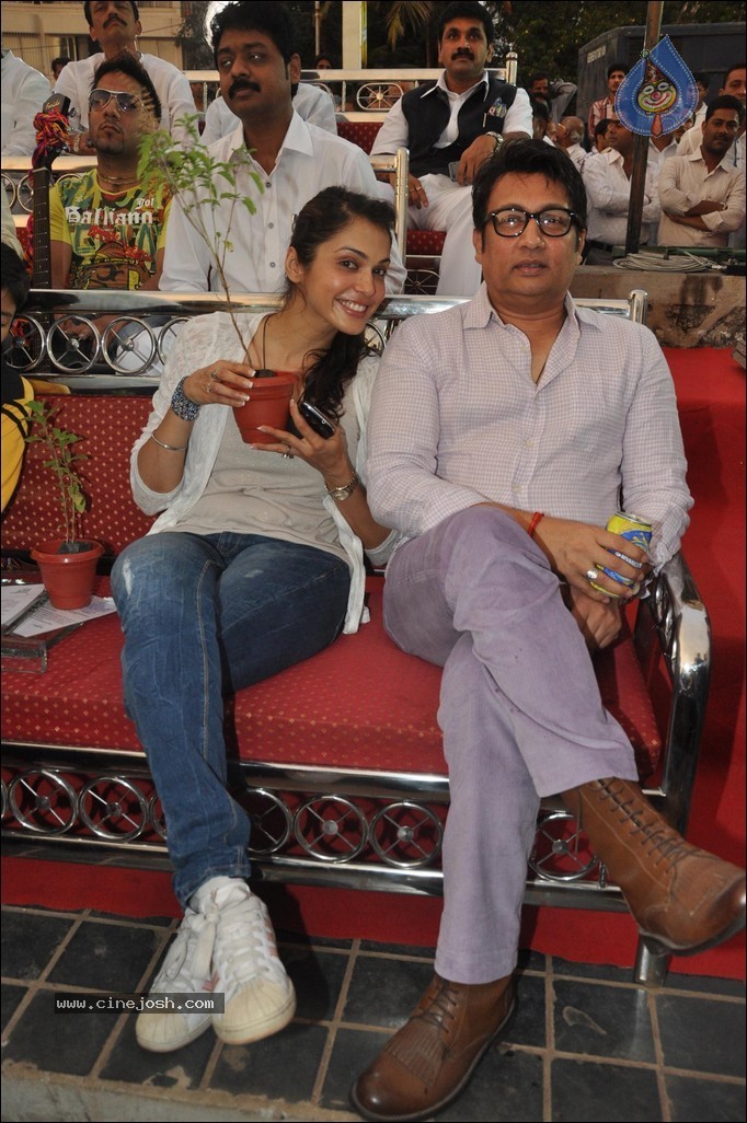 Bolly Celebs at Go Green Campaign  - 38 / 81 photos