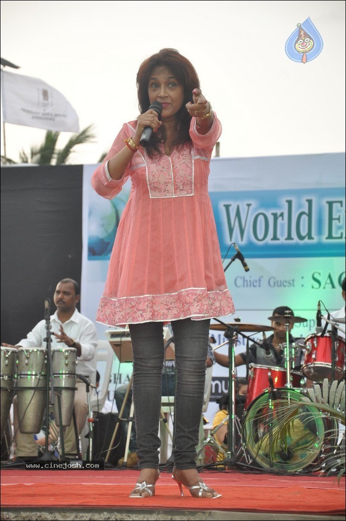 Bolly Celebs at Go Green Campaign  - 41 / 81 photos