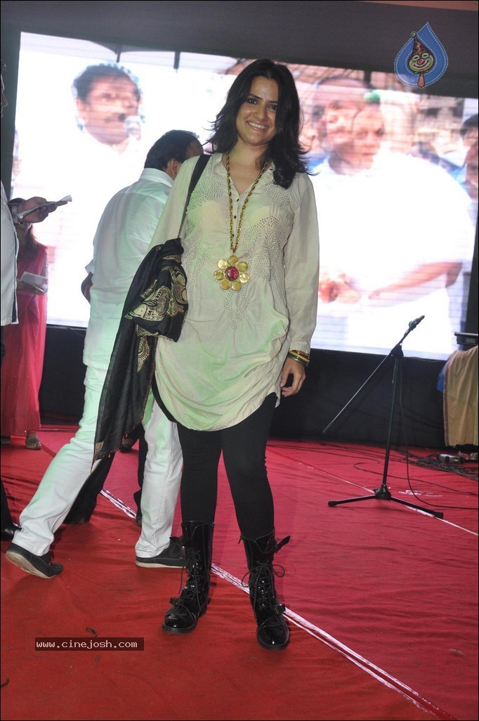 Bolly Celebs at Go Green Campaign  - 47 / 81 photos