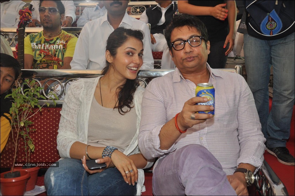 Bolly Celebs at Go Green Campaign  - 71 / 81 photos