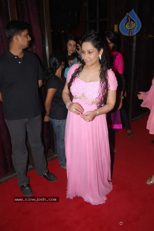 Bolly Celebs at Godh Bharai Ceremony of Manyata Dutt - 30 / 57 photos