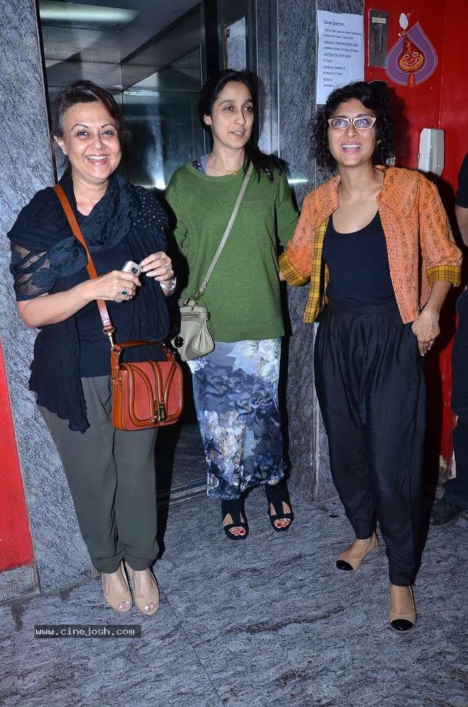 Bolly Celebs at Gori Tere Pyaar Mein Special Screening - 34 / 119 photos