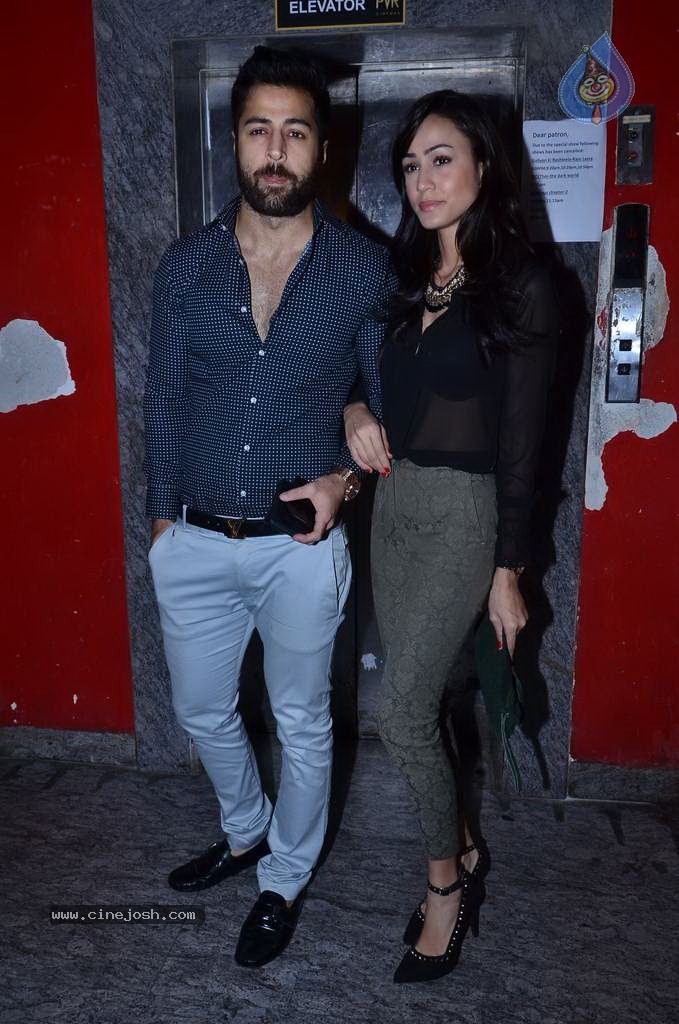 Bolly Celebs at Gori Tere Pyaar Mein Special Screening - 40 / 119 photos