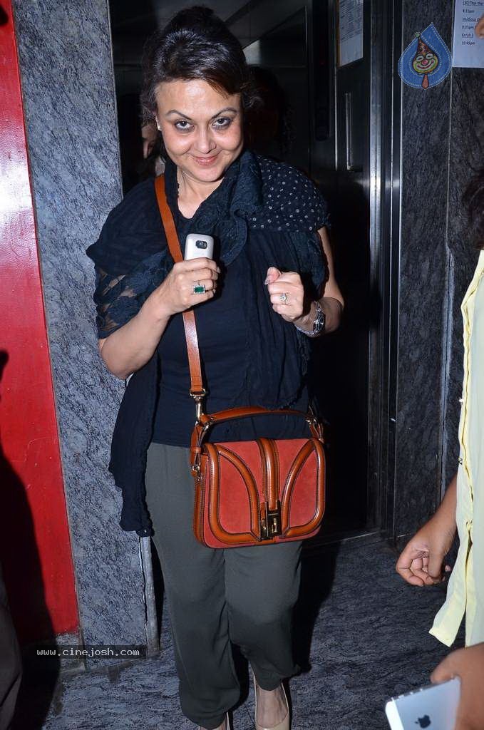 Bolly Celebs at Gori Tere Pyaar Mein Special Screening - 57 / 119 photos