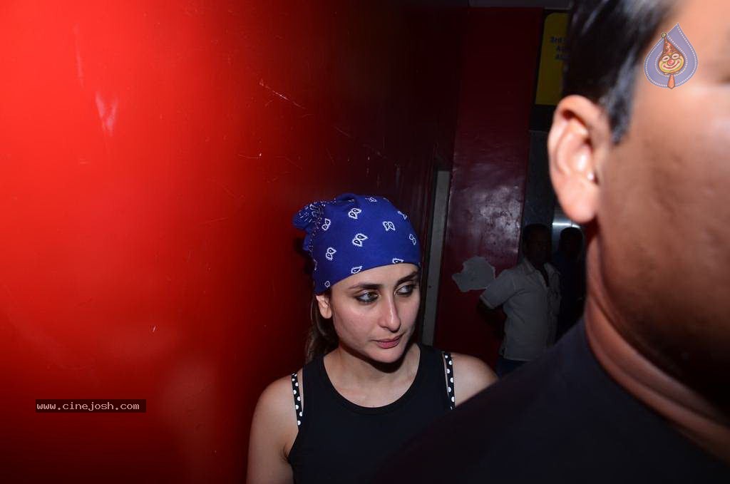 Bolly Celebs at Gori Tere Pyaar Mein Special Screening - 61 / 119 photos