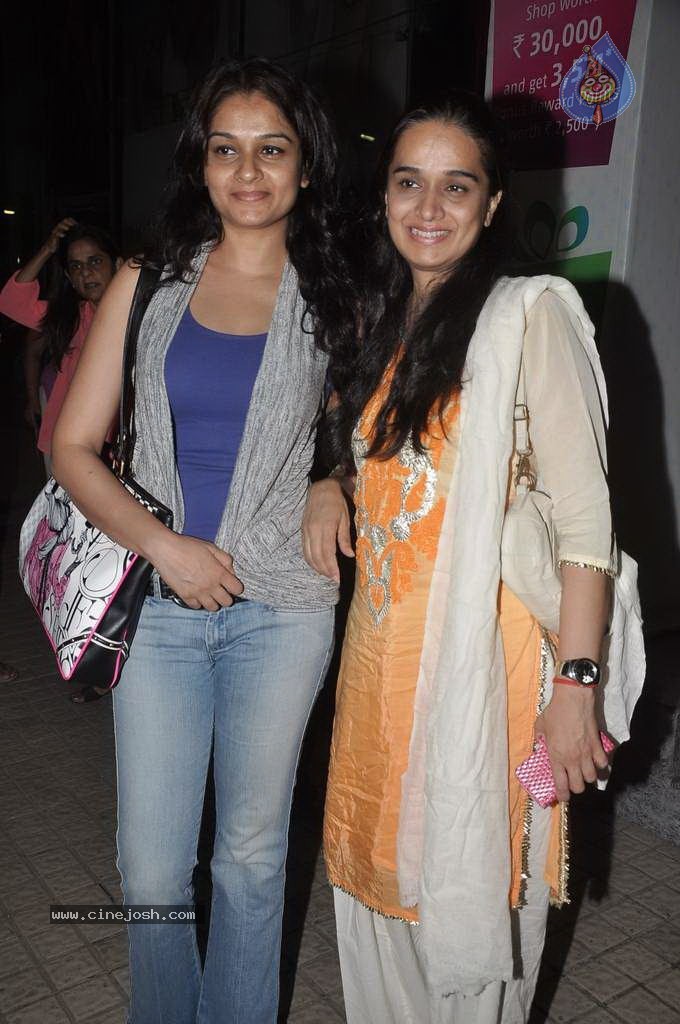 Bolly Celebs at Gori Tere Pyaar Mein Special Screening - 73 / 119 photos