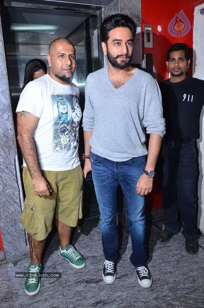 Bolly Celebs at Gori Tere Pyaar Mein Special Screening - 76 / 119 photos