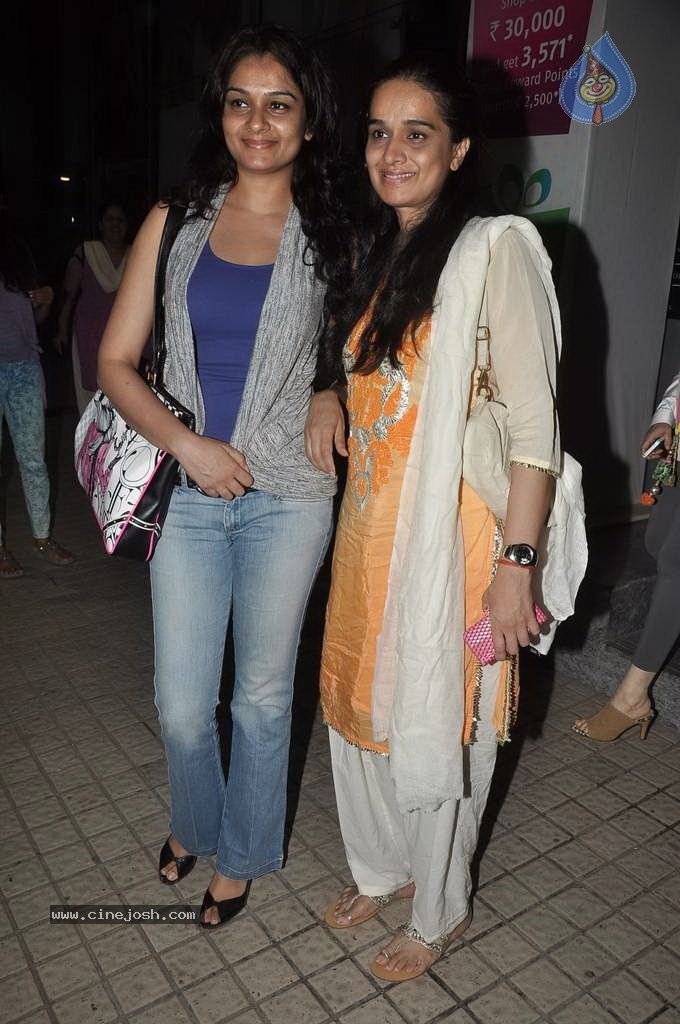 Bolly Celebs at Gori Tere Pyaar Mein Special Screening - 96 / 119 photos