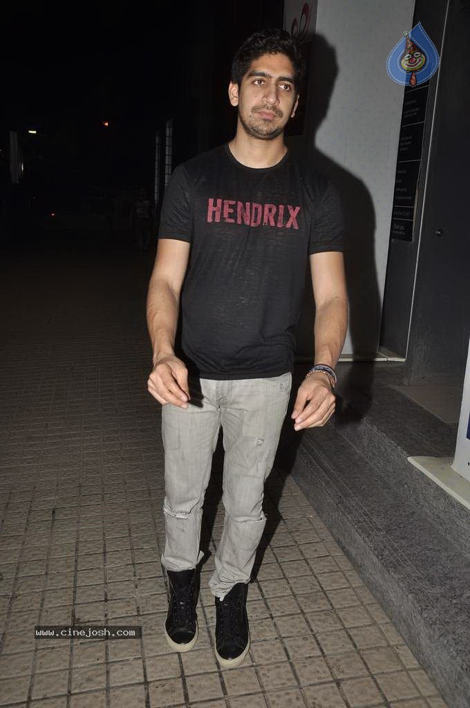 Bolly Celebs at Gori Tere Pyaar Mein Special Screening - 112 / 119 photos