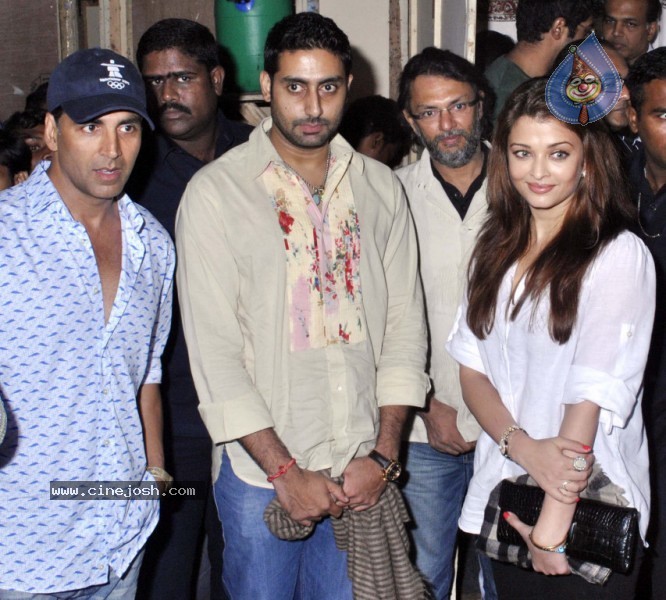 Bolly Celebs at Grand Showcase of Vipul n Shifaali Shahs Play - 11 / 53 photos