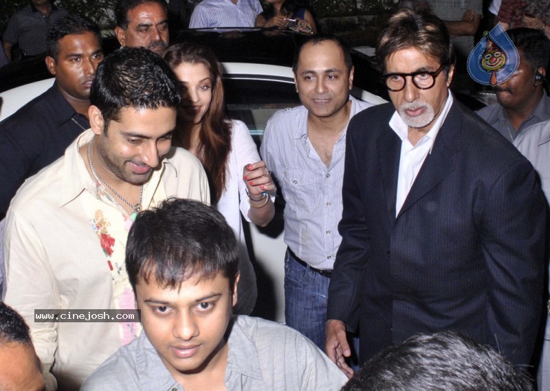 Bolly Celebs at Grand Showcase of Vipul n Shifaali Shahs Play - 12 / 53 photos