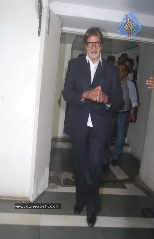 Bolly Celebs at Grand Showcase of Vipul n Shifaali Shahs Play - 32 / 53 photos