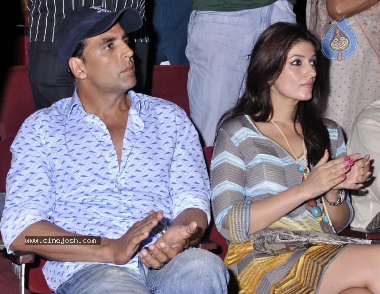 Bolly Celebs at Grand Showcase of Vipul n Shifaali Shahs Play - 40 / 53 photos