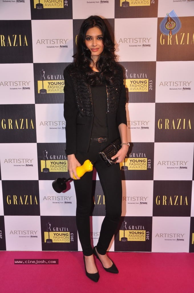 Bolly Celebs at Grazia Young Fashion Awards - 14 / 37 photos