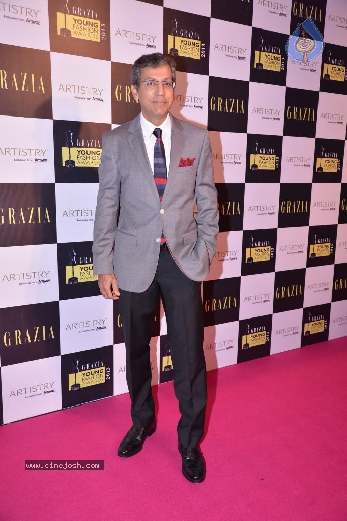 Bolly Celebs at Grazia Young Fashion Awards - 21 / 37 photos