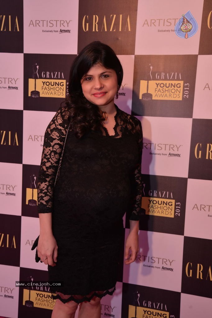 Bolly Celebs at Grazia Young Fashion Awards - 33 / 37 photos