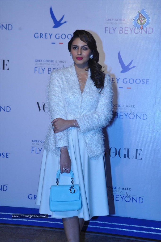 Bolly Celebs at Grey Goose Fly Beyond Awards 2014 - 36 / 152 photos