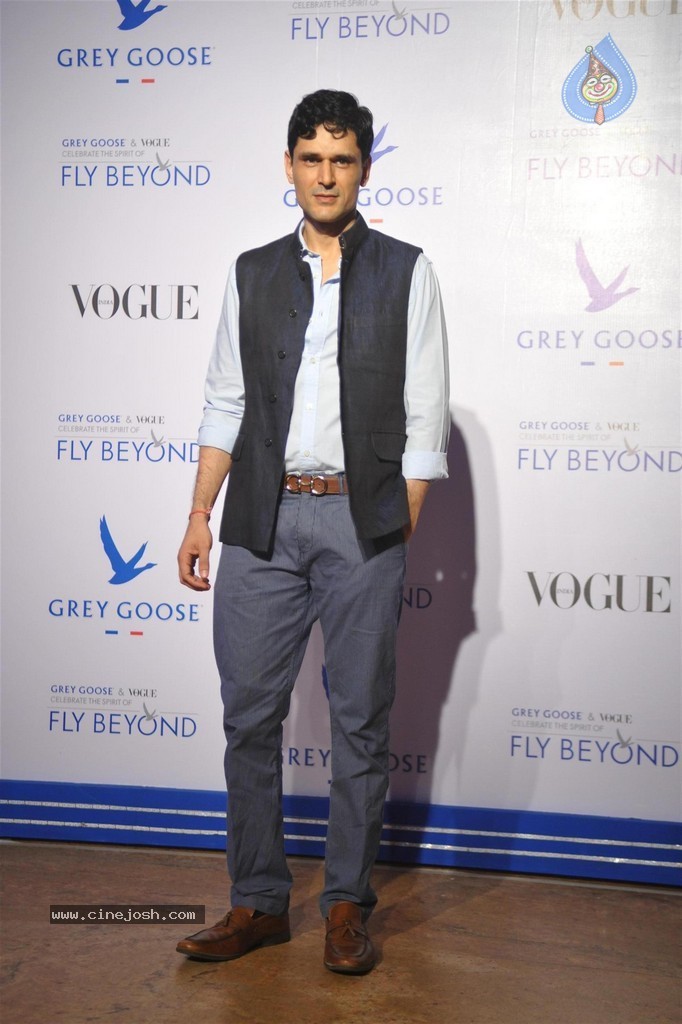 Bolly Celebs at Grey Goose Fly Beyond Awards 2014 - 87 / 152 photos