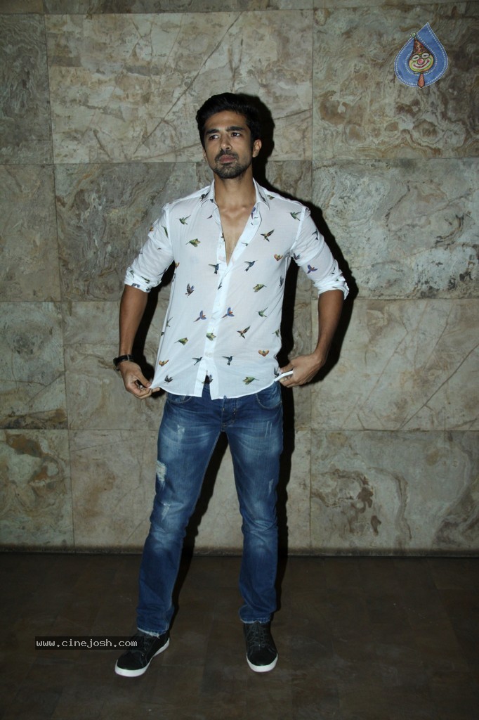 Bolly Celebs at Hawaa Hawaai Special Show - 8 / 99 photos