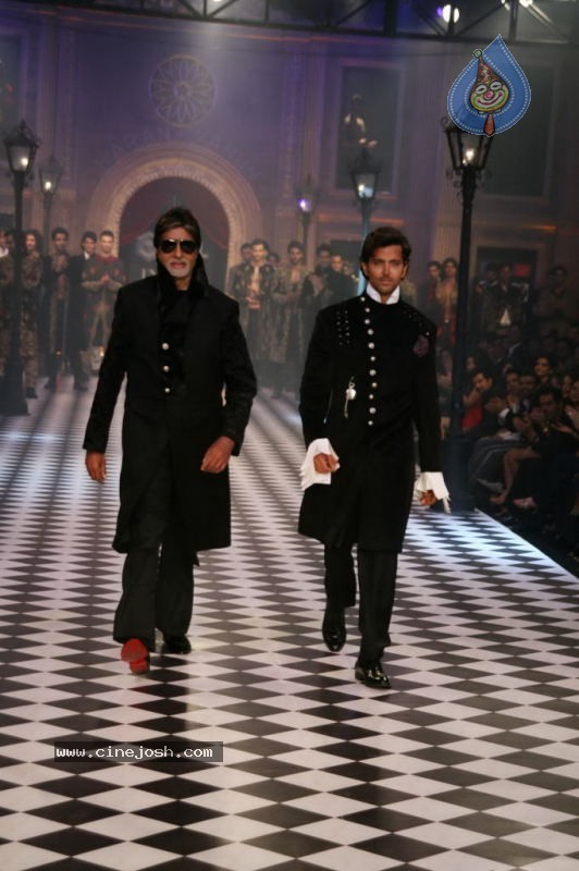 Bolly Celebs at HDIL India Couture Week Day 2 - 89 / 109 photos