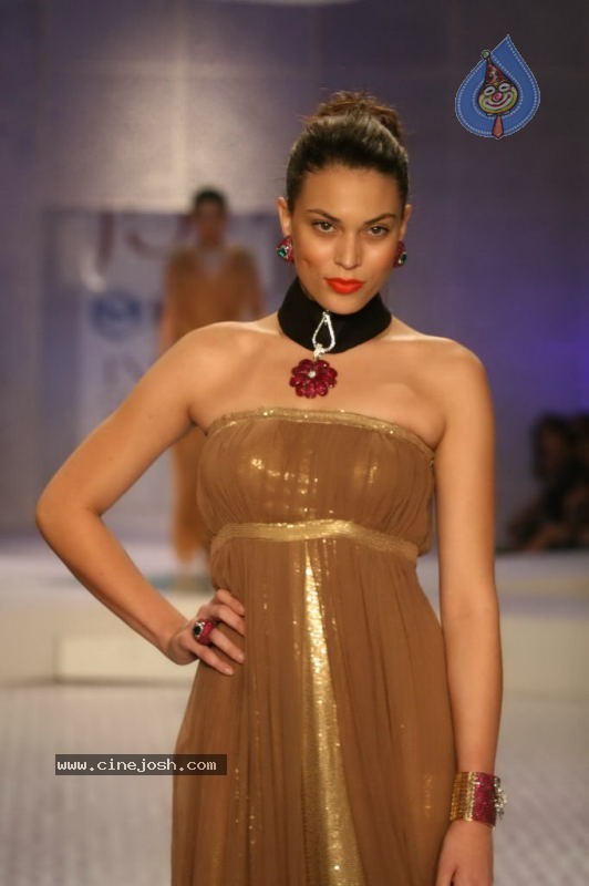 Bolly Celebs at HDIL India Couture Week Day 2 - 105 / 109 photos