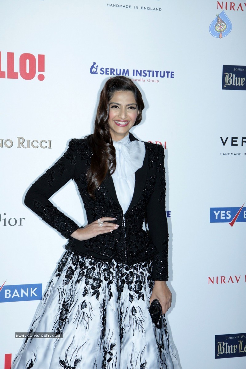 Bolly Celebs at Hello! Hall of Fame Awards - 16 / 152 photos